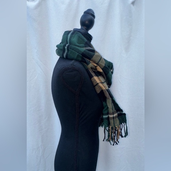 American Eagle Green and Beige Fringe Scarf Unisex Winter - Picture 2 of 4